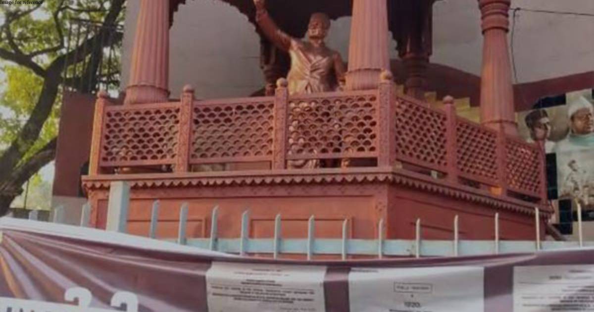 Hindu Mahasabha to install Veer Savarkar's statue in front of Congress Headquarters in Delhi